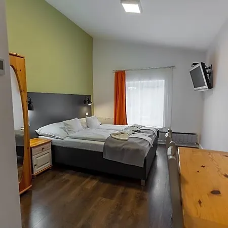 Feher Sas Panzio Es Etterem 3* Bánkút